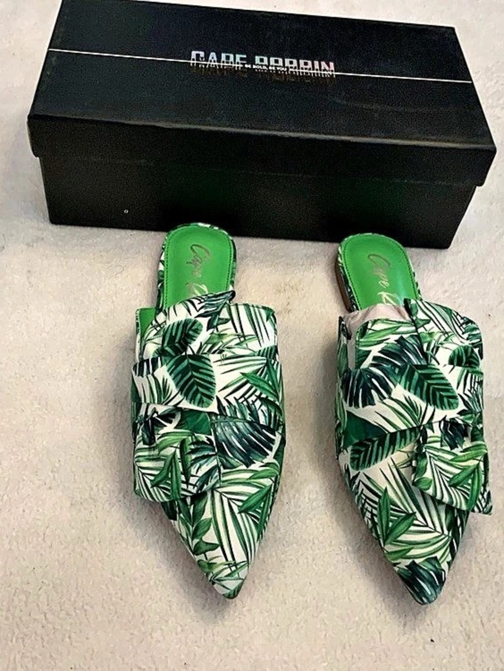 Cape Robbin Carolyn Knot Slip-On Point Toe Flat Mules Green & White new size 7 s